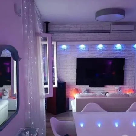 Oda ve Kahvaltı Island Waterfront Iun R5783